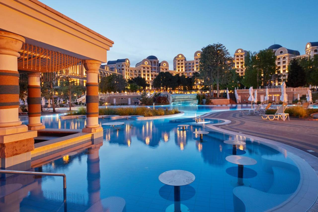 Dreams Sunny Beach Resort And Spa Ngoại thất bức ảnh The resort at night