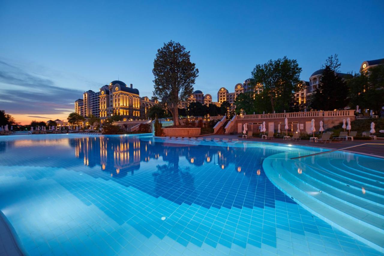Dreams Sunny Beach Resort And Spa Ngoại thất bức ảnh The swimming pool at the hotel