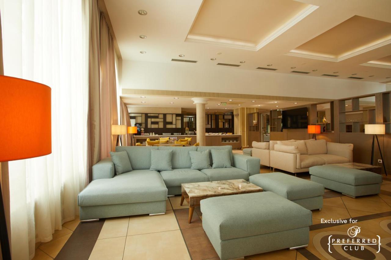 Dreams Sunny Beach Resort And Spa Ngoại thất bức ảnh Club Lounge at the airport