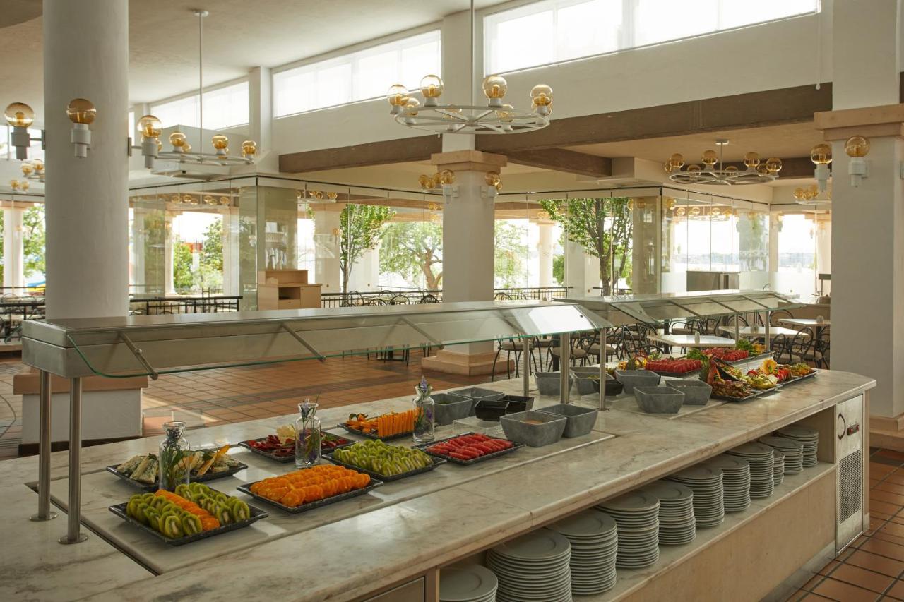 Dreams Sunny Beach Resort And Spa Ngoại thất bức ảnh A buffet at a hotel