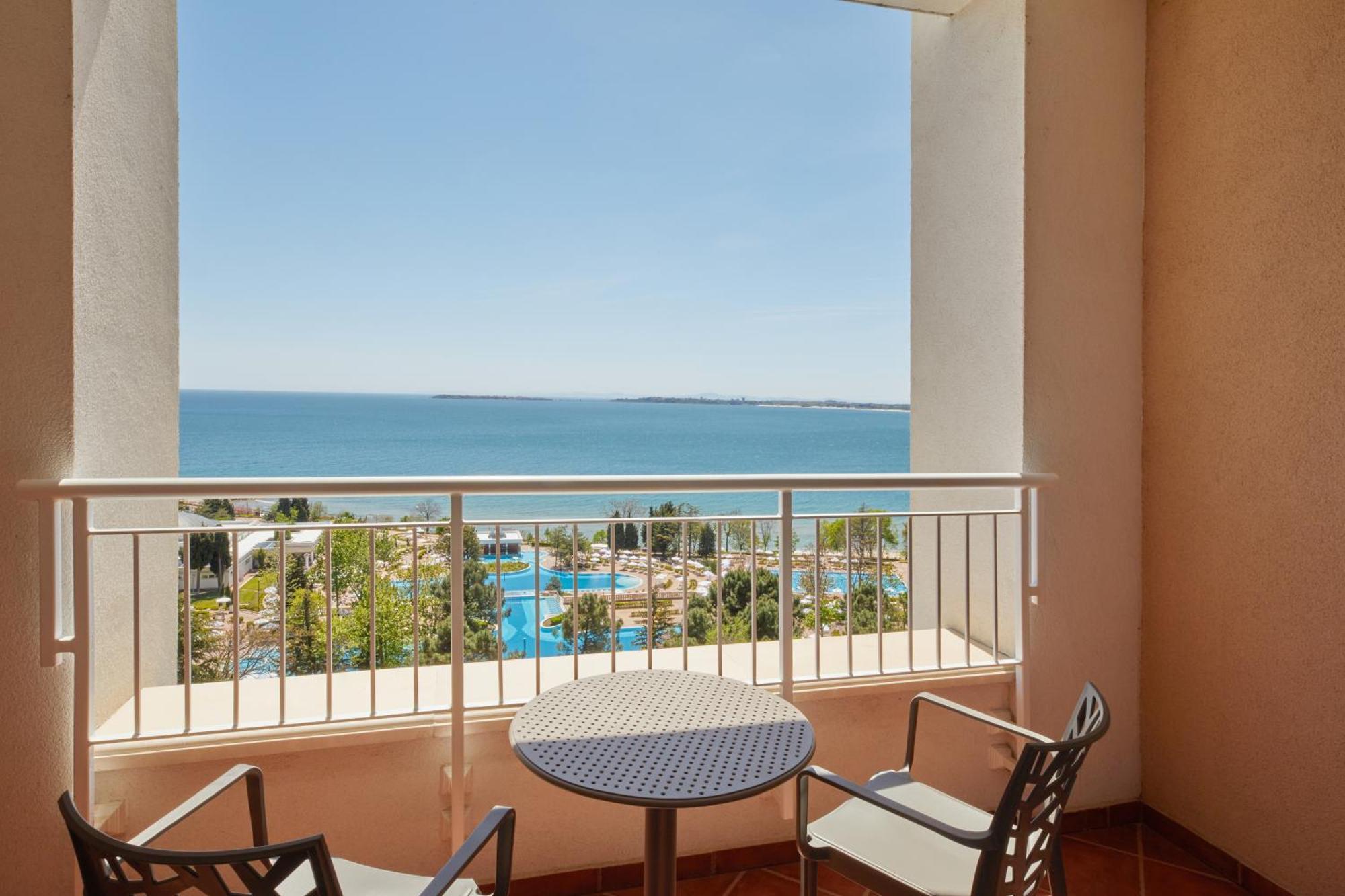 Dreams Sunny Beach Resort And Spa Ngoại thất bức ảnh Balcony of a hotel room