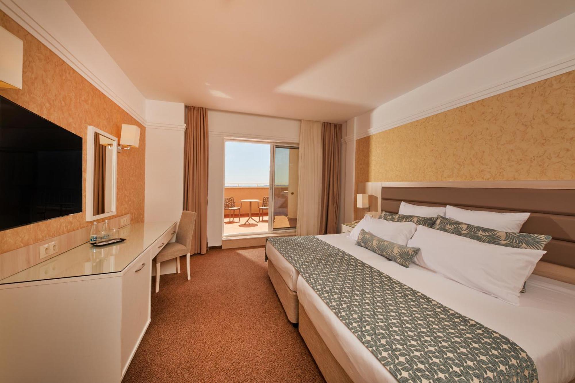Dreams Sunny Beach Resort And Spa Phòng bức ảnh A room at the hotel