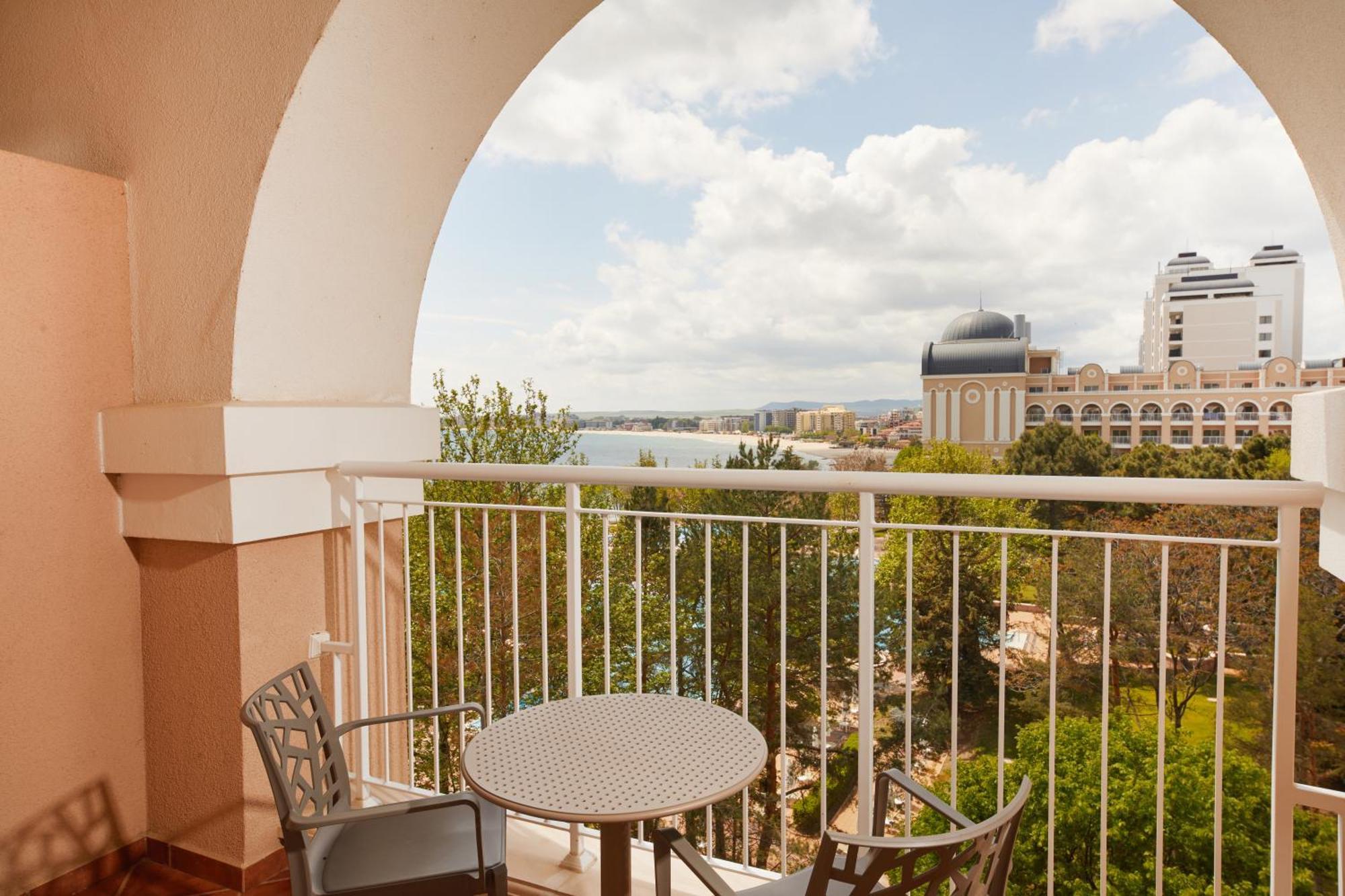 Dreams Sunny Beach Resort And Spa Phòng bức ảnh Balcony view of the San Diego skyline