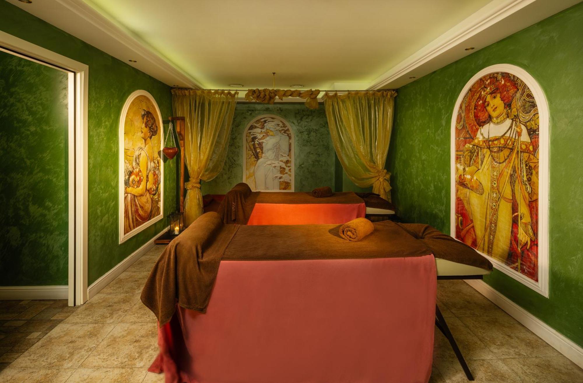 Dreams Sunny Beach Resort And Spa Ngoại thất bức ảnh A treatment room at the Bvlgari Spa