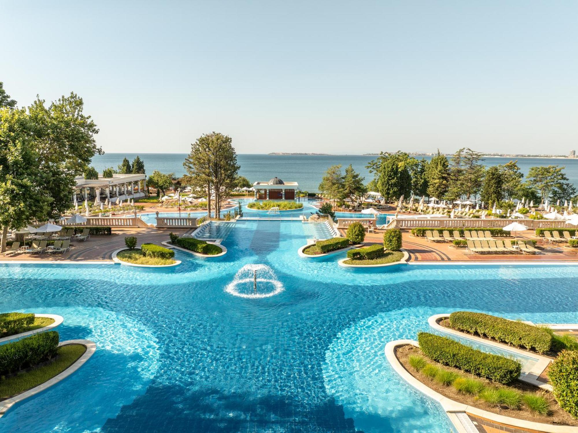 Dreams Sunny Beach Resort And Spa Ngoại thất bức ảnh The swimming pool at the hotel